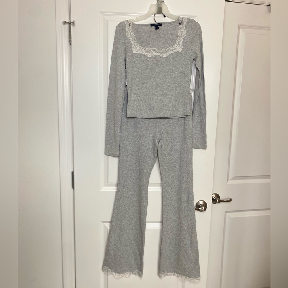 GREY-WHITE LACE LOUNGE SET
